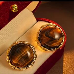 Tigers eye stud earrings; .79" round